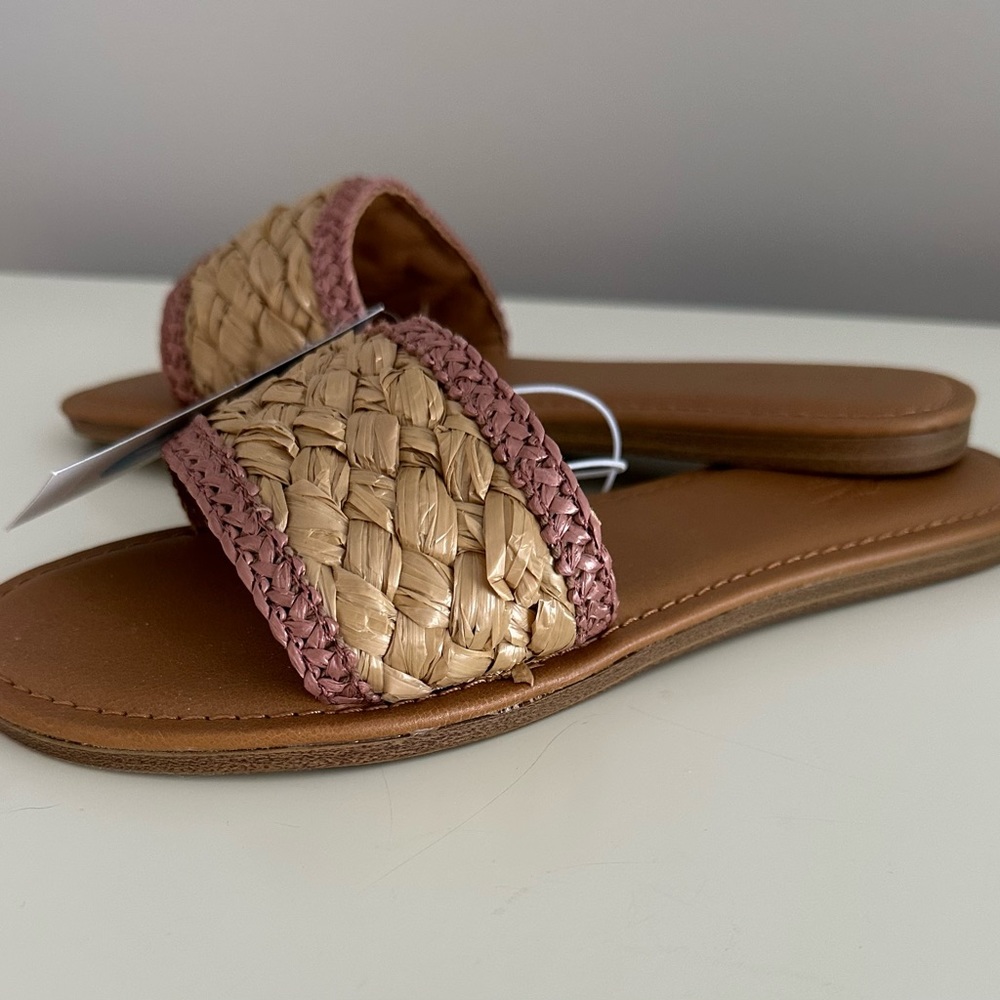 Universal Thread ‘Dez’ sandals, size 7. NWT